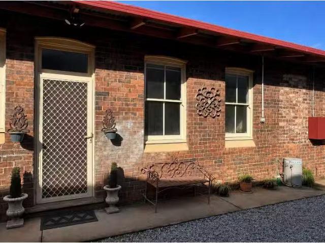 2/230 Hoskins St, Temora Apartment for rent Listed by Bev Pel.