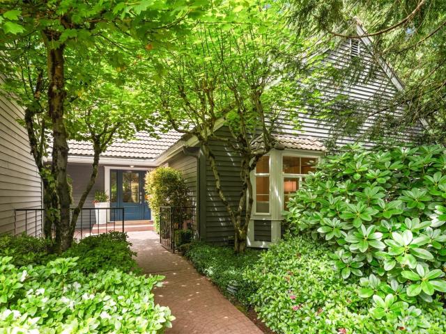 2231 Sahalee Drive E
