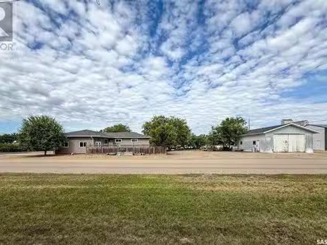 223 2Nd Avenue E, Frontier, SK, S0N 0W0 house for sale List.