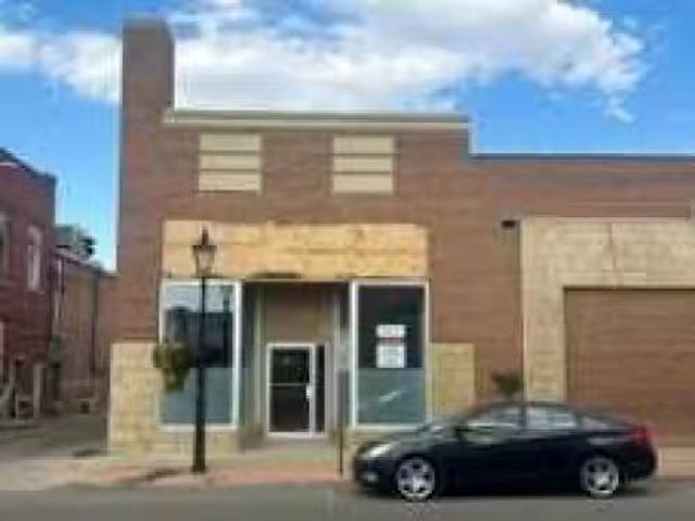223 6 Avenue Se, Medicine Hat, AB, T1A 2S4 commercial for le.