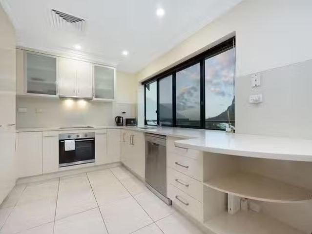 2/23 Balmoral Drive, Castle Hill, QLD 4810