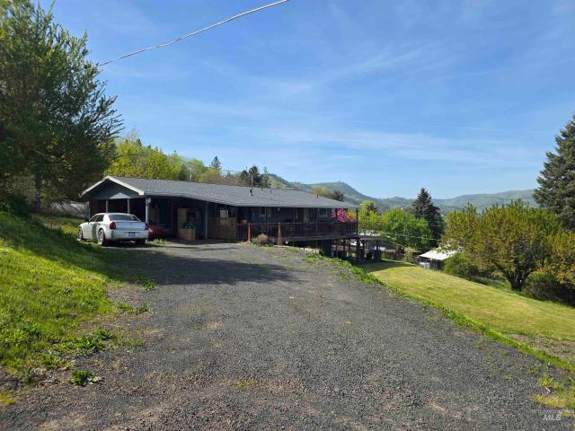 223 Larch Rd