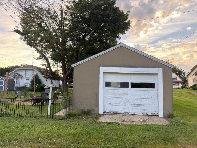223 N Peru Avenue