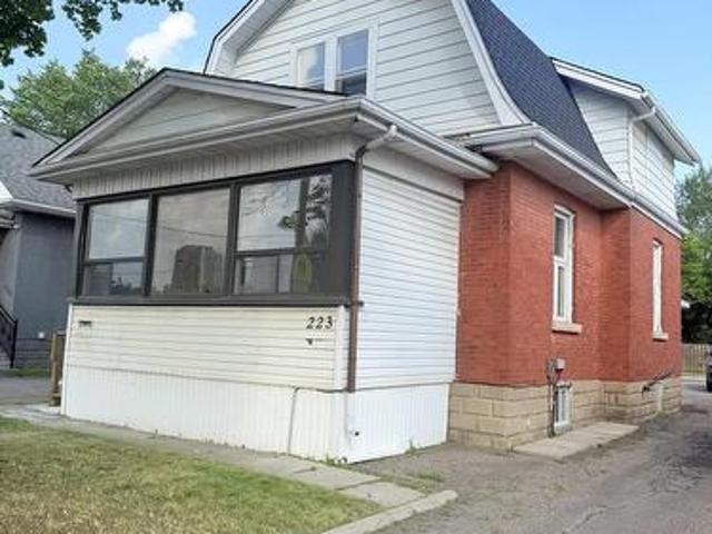 223 Queen Street W, Brampton, ON, L6Y 1M6 house for sale | Listing ID W13507 | Royal LePage