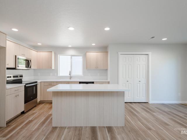 223 W 17th Ave