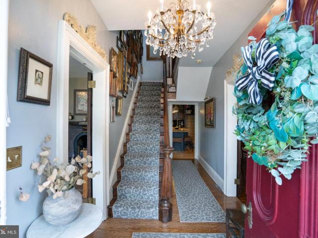 223 W Curtin Street