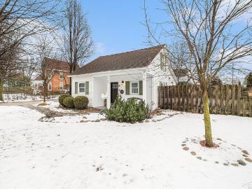 223 W Hosmer Street