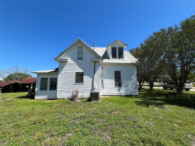 223 Walnut St, New Ulm, TX 78950 | MLS #19607
