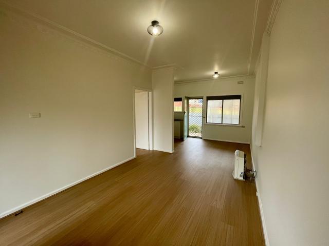 2/23 Tucker Street Turvey Park, NSW 2650