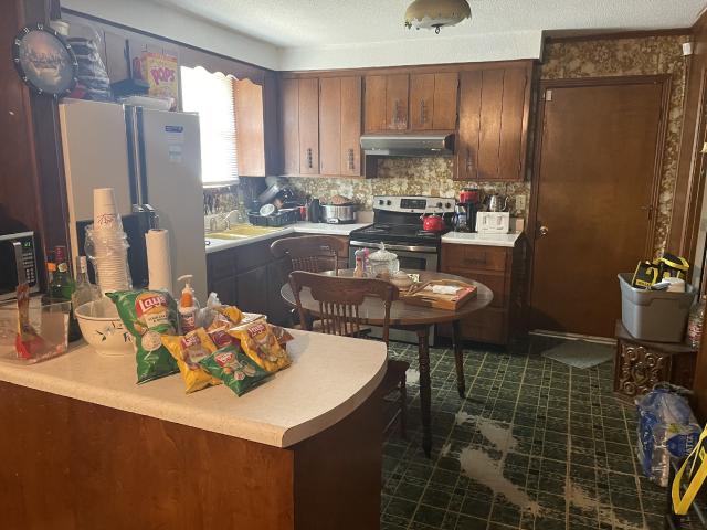 2245 Robin Dr