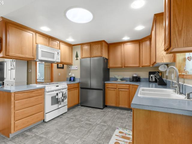2247 oregon ct