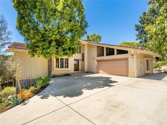 2248 Mil Sorpresas Dr, Fallbrook, CA 92028