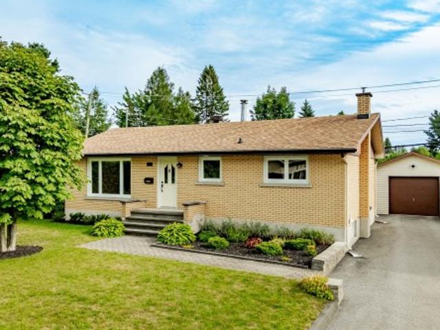 2240 Rue Des Cascades, Sherbrooke Les Nations, QC, J1J 1R7 house for sale | Listing ID 16694 | Royal LePage