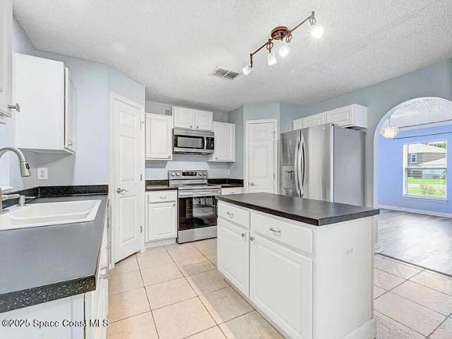 2240 Spring Creek Circle NE, Palm Bay, US, FL