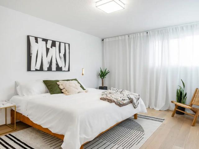 2240sqft Executive Home in Bridgeland 3 minutes from Downtown