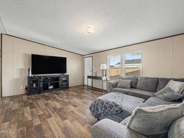 22425 w pleasant lane
