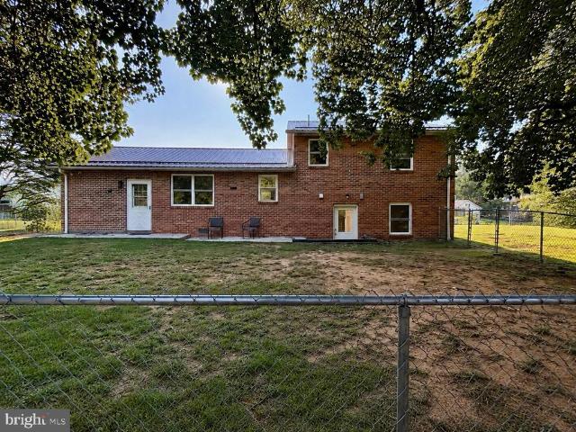 2242 Hyndman Road