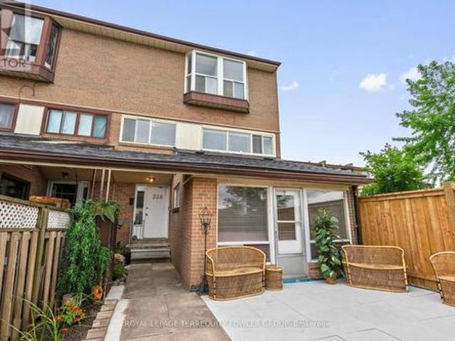224 260 John Garland Boulevard, Toronto, ON, M9V 1N8 townhouse for sale | Listing ID W13502 | Royal LePage