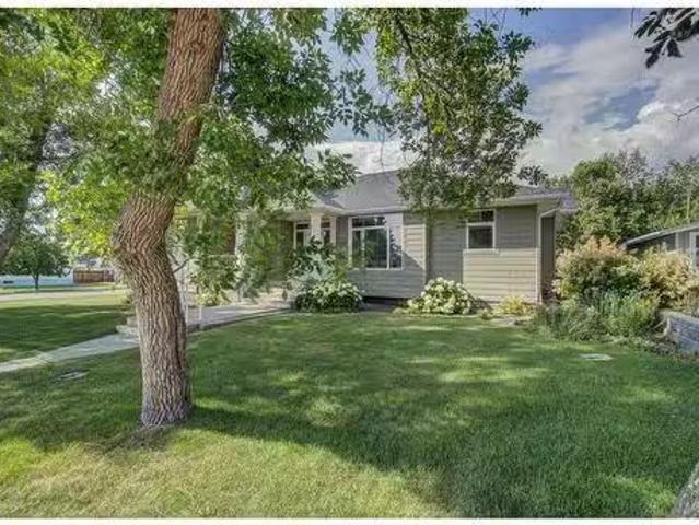 224 52 Avenue West, Claresholm, AB, T0L 0T0 house for sale.