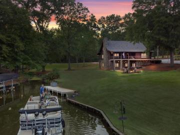 224 Loch Way
