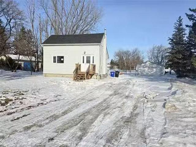 224 Main St, St Adolphe, MB, R5A 1B4 house for sale Listing.