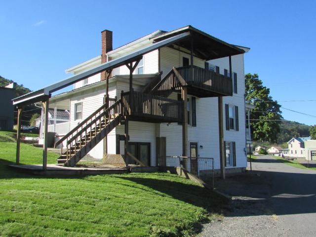 224 S 9TH Street