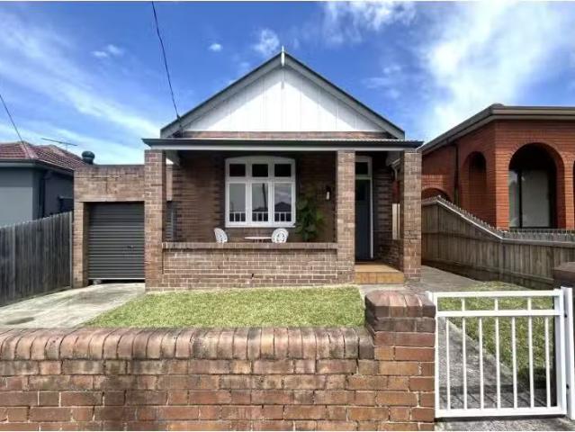 224 William Street, Kingsgrove House for rent Listed by Eliza.