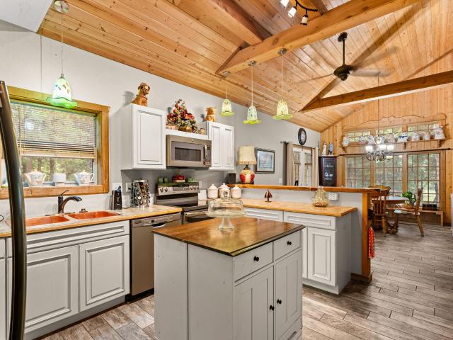224 Tom Smith Trail
