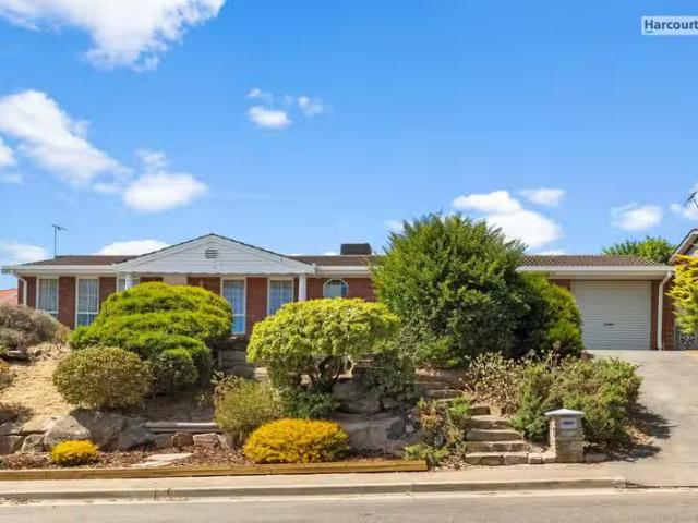224 The Cove Road, HALLETT COVE, SA 5158 House for Rent