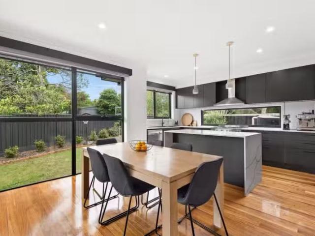 2/24 Trent Ct, Burwood East VIC 3151 Townhouse For Lease