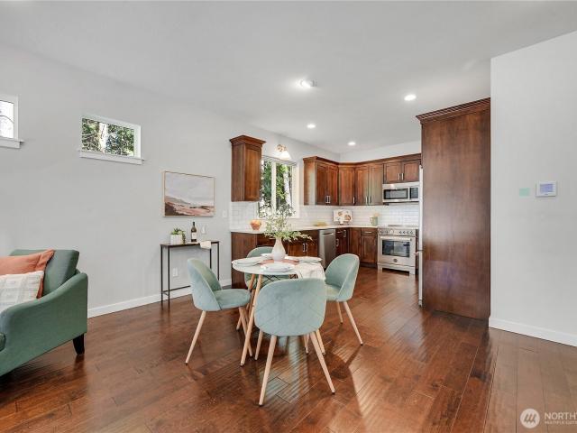 2257 W Rosecrans