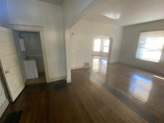 2259 W 10th Place