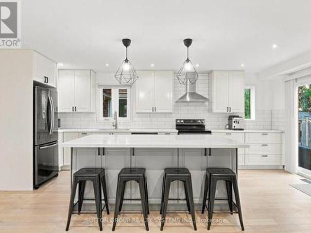 2250 Munn'S Avenue, Oakville, ON, L6H 3M8 house for sale | Listing ID W13817 | Royal LePage