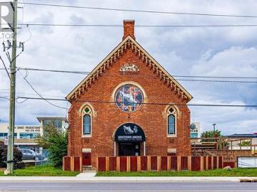 Hamilton, Ontario, Ontario - Patio, Parking