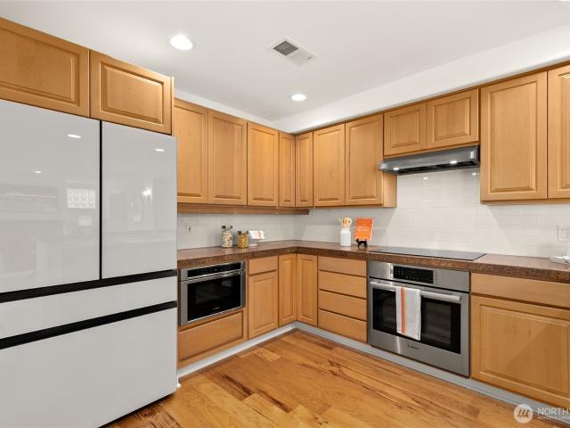 225 4th Avenue # A309