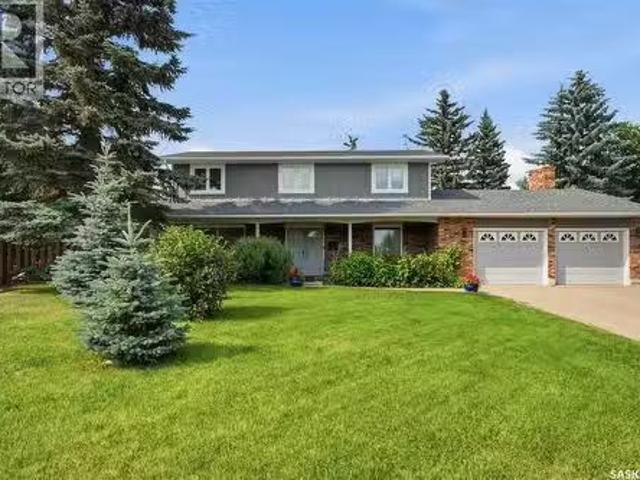 225 Clearwater Court, Saskatoon, SK, S7K 3Y9 Luxury House fo.