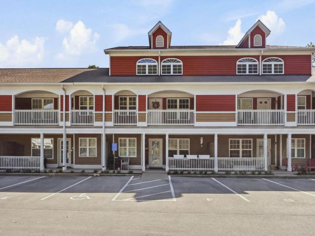 225 Crescent Hill Pl Apt 211