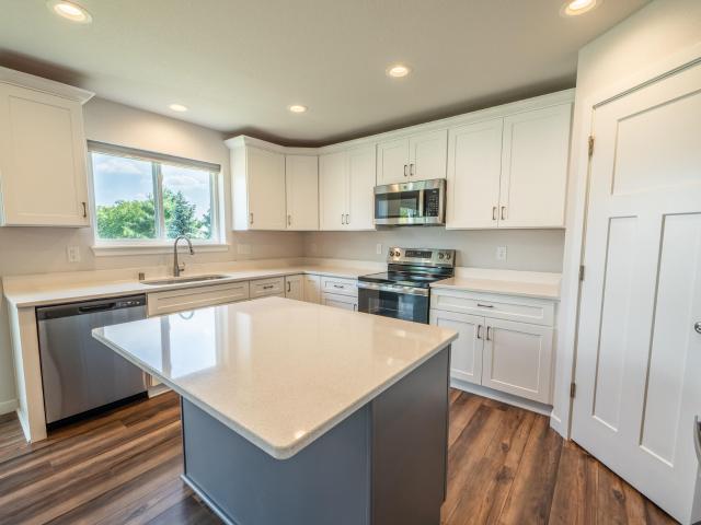 225 Acadia Ave