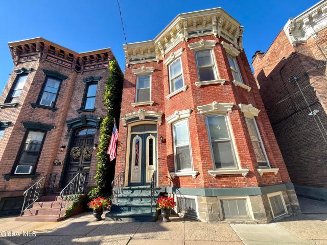 225 Green Street