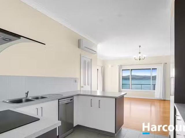 225 Flinders Street, BEAUTY POINT, TAS 7270 House for Rent