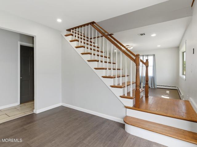 225 Isabelle Avenue