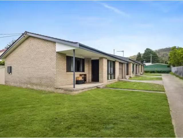 2/25 Old Hume Highway, Mittagong House for rent Listed by Kat.