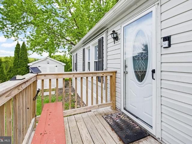 225 Longwood Court W