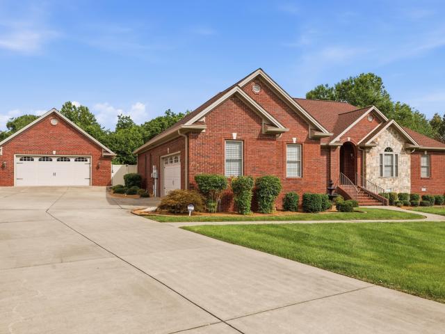 225 Larkspur Lane