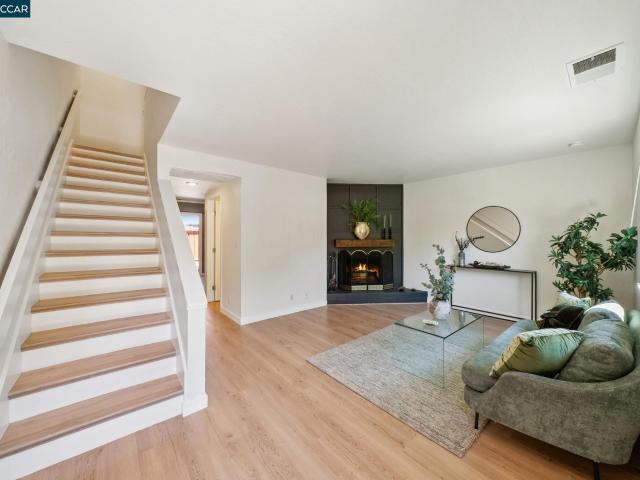 225 Mayhew Way 5