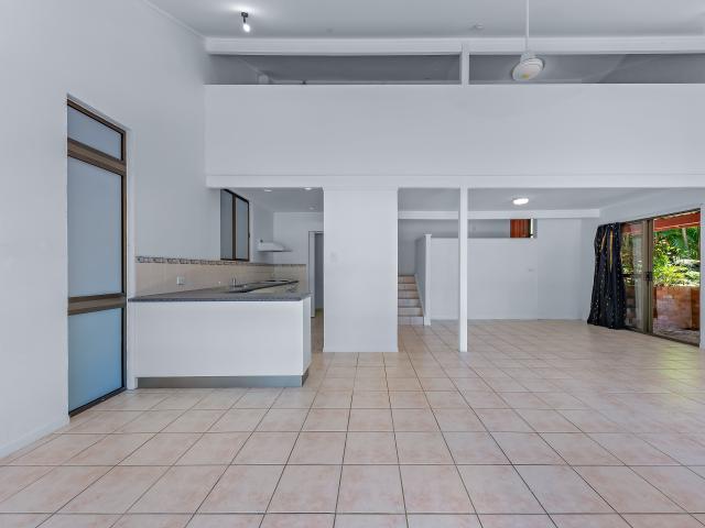 2/25 Manooka Drive Cannonvale, QLD 4802
