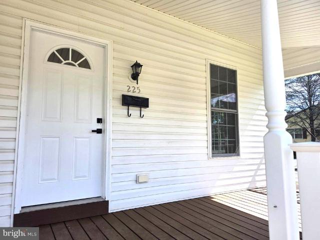 225 N Main St