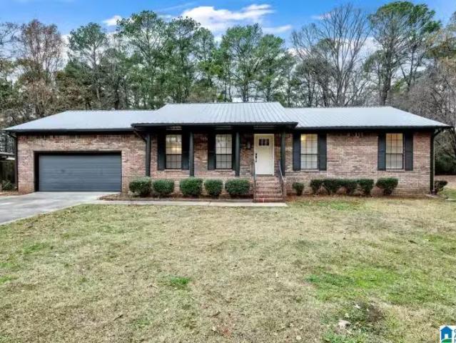 225 NEWPORT DR, HUEYTOWN, AL 35023