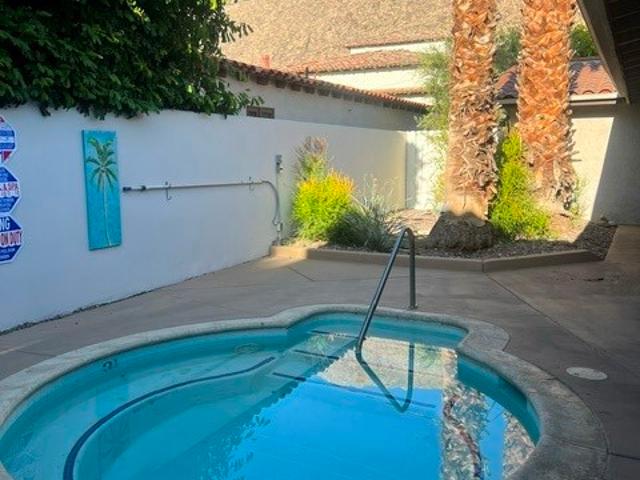 225 S Cahuilla