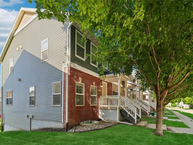 225 SE Booth Avenue
